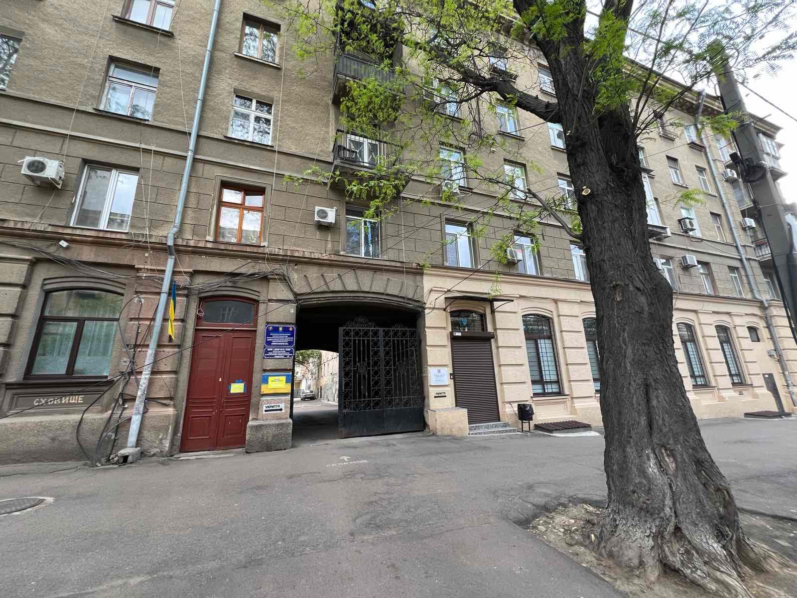 3-х комнатная квартира в сталинке, в районе Нового рынка. ID 53948 (Фото 1)