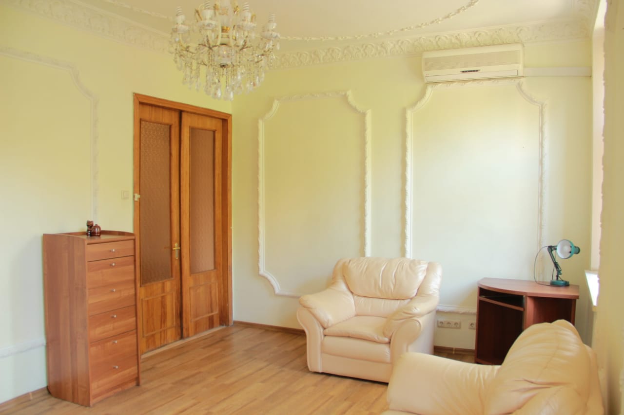 Трехкомнатная Сталинка в Центре  на ул. Бунина. Средний этаж ID 54048 (Фото 2)