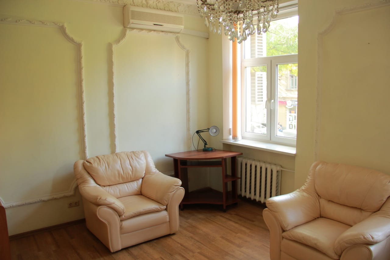 Трехкомнатная Сталинка в Центре  на ул. Бунина. Средний этаж ID 54048 (Фото 1)