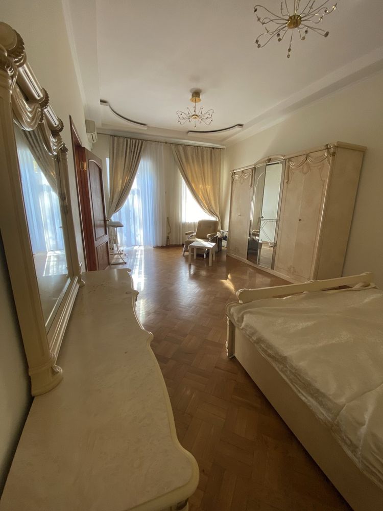Для любителей центра: 2к.квартира с видом на Кировский парк. ID 54282 (Фото 4)